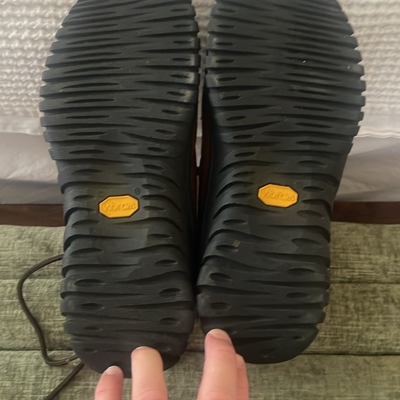 Men’s Uggs Winter Boots - Picture 5 of 9